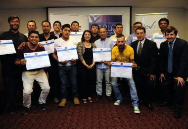 Trabajadores de la construcción de la RM reciben certificados