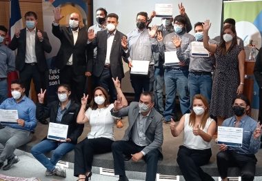 Empresa Liebherr certifica competencias de trabajadores en Antofagasta