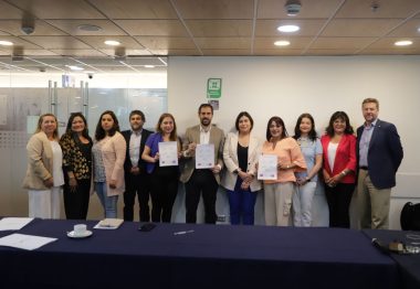 Subpesca y ChileValora firman convenio para certificar a trabajadoras de las actividades conexas de la pesca artesanal