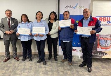 RBU contribuye al sistema de transporte público con 50 nuevos conductores/as certificados por ChileValora